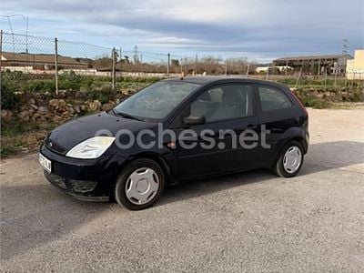 Usado Ford Fiesta Ambiente 70 CV (51 kW) 2005 Azul Utilitario