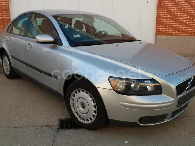 Usado Volvo S40 Momentum 109 CV (80 kW) 2006 Gris / plata Berlina