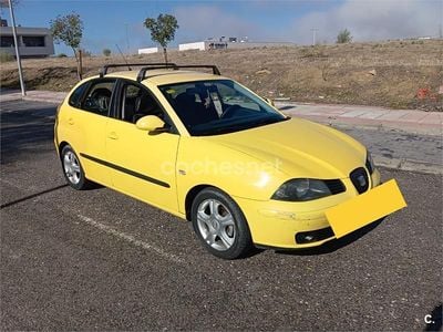 Usado Seat Ibiza 100 CV (73 kW) 2005 Amarillo Utilitario