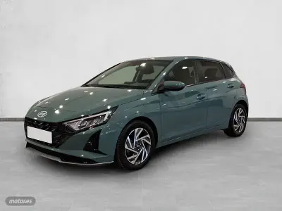 Usado Hyundai i20 100 CV (73 kW) 2025 Verde Utilitario