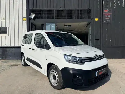 Usado Citroën Berlingo Live 102 CV (75 kW) 2021 Blanco Monovolumen