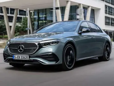 Nuevo Mercedes E300 313 CV (230 kW) 2026 Gris Berlina