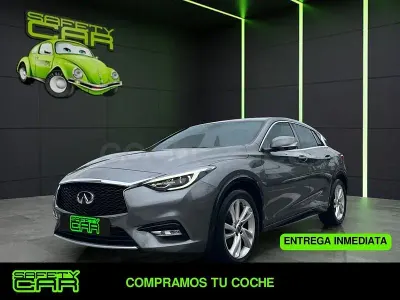 Usado Infiniti Q30 109 CV (80 kW) 2016 Gris / plata Utilitario