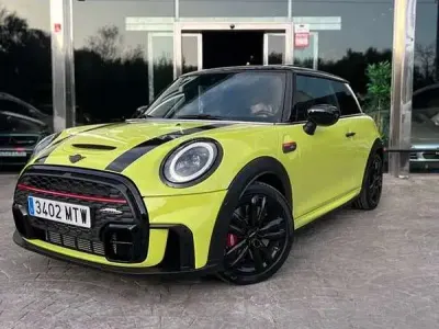 Usado Mini John Cooper Works 231 CV (169 kW) 2023 Verde Utilitario