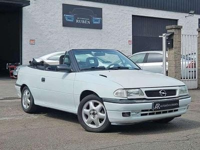 Usado Opel Astra 114 CV (83 kW) 1997 Blanco Descapotable