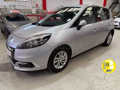 Begagnad Renault Scénic III Dynamique 110 HK (80 kW) 2012 Grå Minibuss