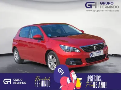 Usado Peugeot 308 Active 100 CV (73 kW) 2020 Rojo Berlina