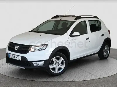 Usado Dacia Sandero Stepway 90 HP (66 kW) 2014 Branco Sedan