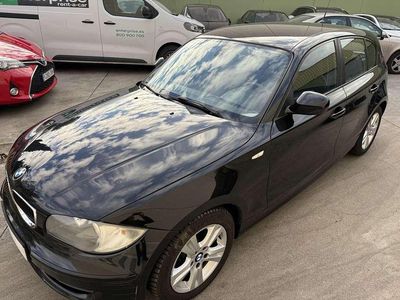 Usado BMW 118 Sport Line 143 CV (105 kW) 2010 Negro Utilitario