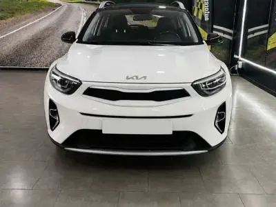 Usado Kia Stonic 101 CV (74 kW) 2023 Blanco SUV