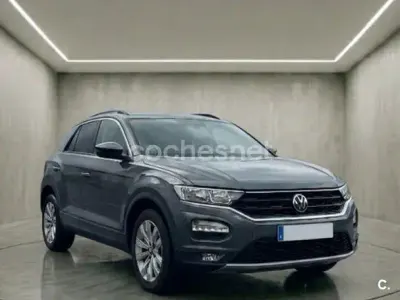 Usado VW T-Roc Advance 110 CV (80 kW) 2021 Gris / plata SUV