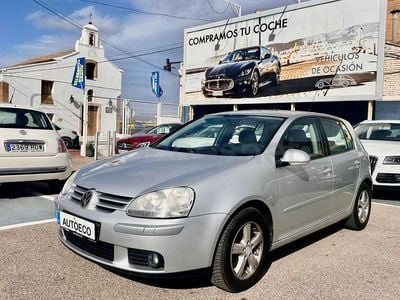 Gris / plata Usado 2007 VW Golf Highline Berlina | 4990 € (Buen precio)