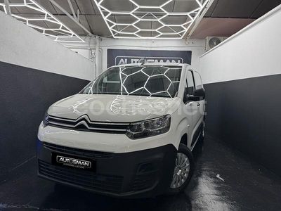 Usado Citroën Berlingo Feel 102 CV (75 kW) 2022 Blanco Monovolumen