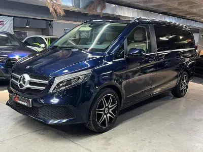 Begagnad Mercedes V220 Exclusive 163 HK (119 kW) 2021 Blå Minibuss