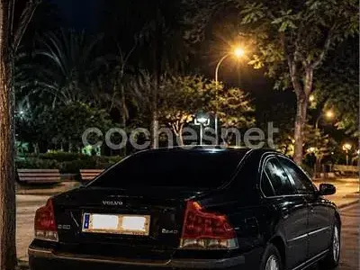 Usado Volvo S60 Summum 130 CV (95 kW) 2004 Negro Berlina