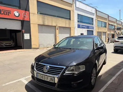 Usado VW Passat Highline 140 CV (102 kW) 2007 Negro Berlina