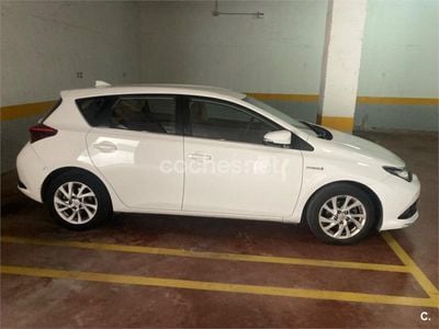 Toyota Auris Hybrid