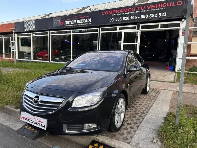 Usado Opel Insignia Selective 160 CV (117 kW) 2012 Negro Berlina