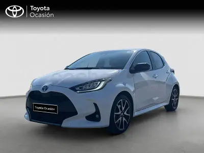 Usado Toyota Yaris Hybrid Style 116 CV (85 kW) 2022 Blanco Berlina
