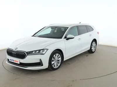 Usado Skoda Superb Selection 150 CV (110 kW) 2024 Blanco Familiar