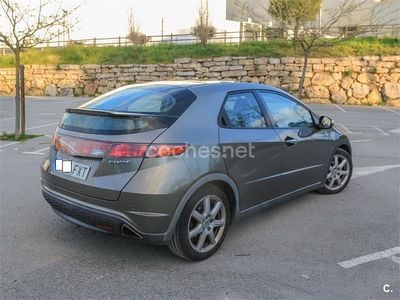 Usado Honda Civic Executive 140 CV (102 kW) 2007 Gris / plata Berlina