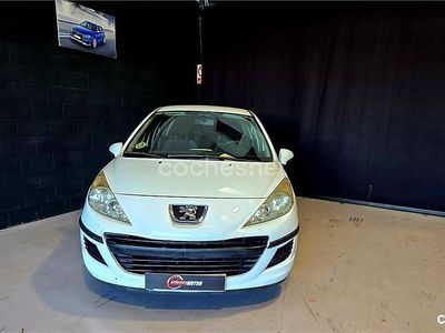 Usado Peugeot 207 70 CV (51 kW) 2011 Blanco Berlina
