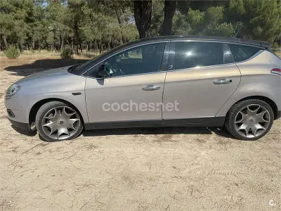 Usado Lancia Delta 200 CV (147 kW) 2010 Beige Utilitario