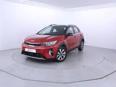 Usado Kia Stonic 100 CV (73 kW) 2022 Rojo SUV
