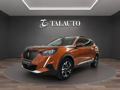Usado Peugeot 2008 Allure 110 CV (80 kW) 2021 Naranja SUV