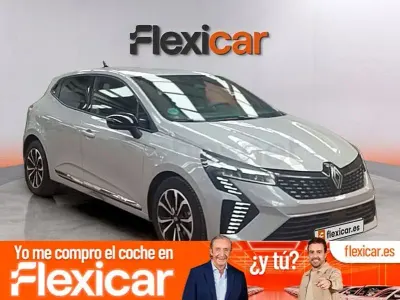 Usado Renault Clio V Techno 90 CV (66 kW) 2025 Gris / plata Berlina