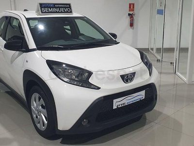 Usado Toyota Aygo X Play 72 CV (52 kW) 2022 Blanco SUV