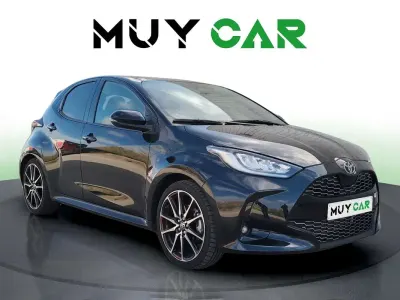 Usado Toyota Yaris Hybrid Sport 131 CV (96 kW) 2024 Negro Berlina