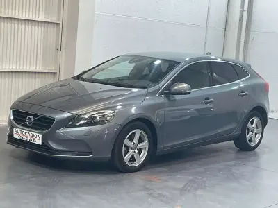Begagnad Volvo V40 Momentum 115 HK (84 kW) 2015 Grå Halvkombi