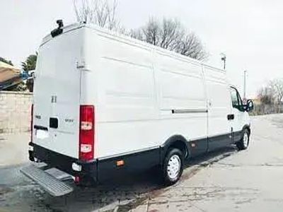 Begagnad Iveco Daily 106 HK (77 kW) 2015 Vit Sedan