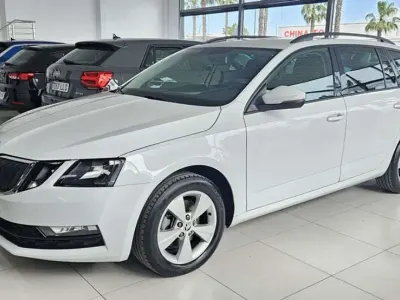 Usado Skoda Octavia 150 CV (110 kW) 2019 Blanco Familiar