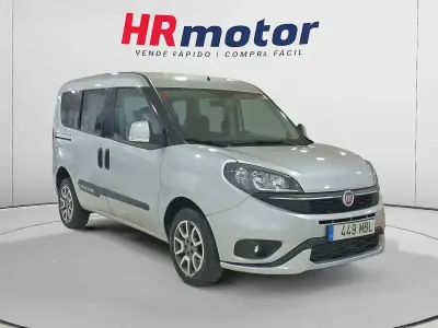Usado Fiat Doblò Trekking 120 CV (88 kW) 2022 Gris Monovolumen