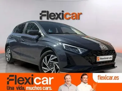 Usado Hyundai i20 101 CV (74 kW) 2025 Gris Utilitario