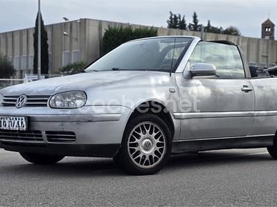 Usado VW Golf IV Edition 115 CV (84 kW) 2003 Gris / plata Descapotable