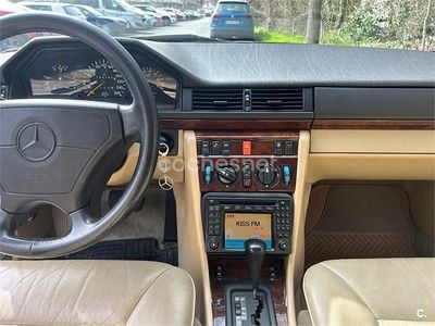 Usado Mercedes E300 220 CV (161 kW) 1993 Marrón Descapotable