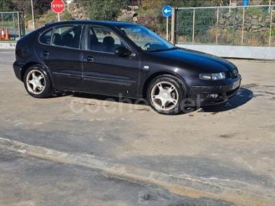 Usado Seat Leon 105 CV (77 kW) 2004 Negro Berlina