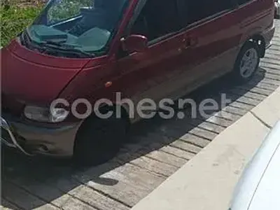 Usado Nissan Serena 75 CV (55 kW) 2000 Granate Monovolumen