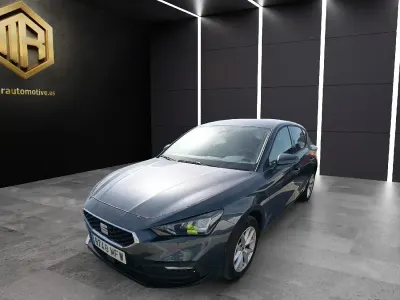 Usado Seat Leon Style 130 CV (95 kW) 2023 Gris metalizado