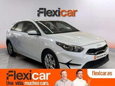 Begagnad Kia Ceed 101 HK (74 kW) 2022 Vit Halvkombi