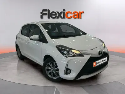 Usado Toyota Yaris Active 111 CV (81 kW) 2018 Blanco Berlina