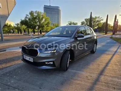 Usado Skoda Fabia Essence 95 CV (69 kW) 2025 Gris / plata Utilitario