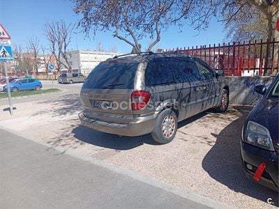 Usado Chrysler Voyager 140 CV (102 kW) 2005 Beige Monovolumen