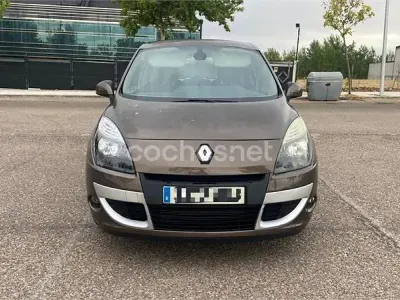 Usado Renault Scénic III Dynamique 130 CV (95 kW) 2009 Marrón Monovolumen