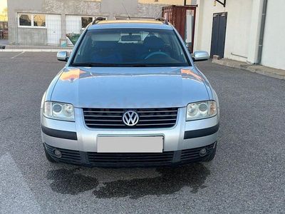 Usado VW Passat Trendline 130 CV (95 kW) 2002 Gris / plata Familiar