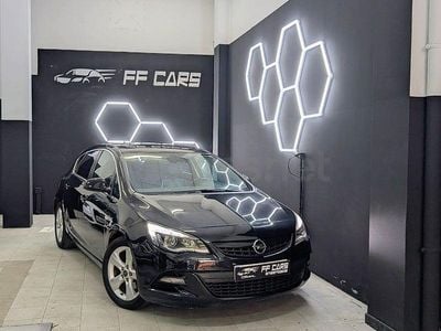 Używany Opel Astra Sportive 165 KM (121 kW) 2012 Czarny Sedan/Limuzyna