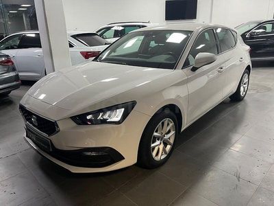 Usado Seat Leon Style 116 CV (85 kW) 2021 Blanco Berlina